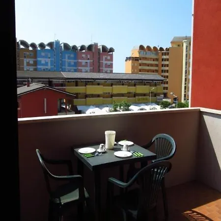 Bright With Terrace And Shared Pool-beahost *