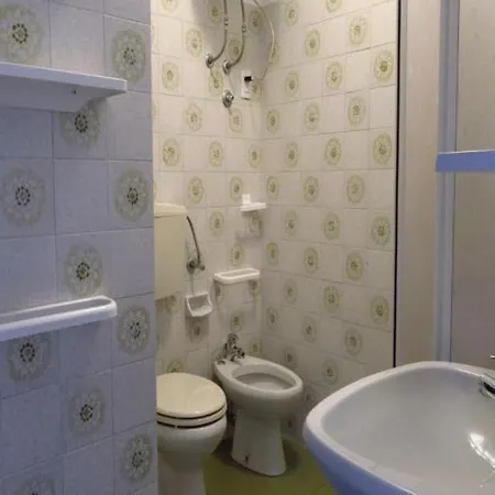 Apartment Bright With Terrace And Shared Pool-beahost