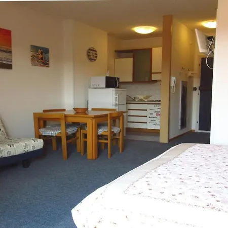 Apartment Bright With Terrace And Shared Pool-beahost *